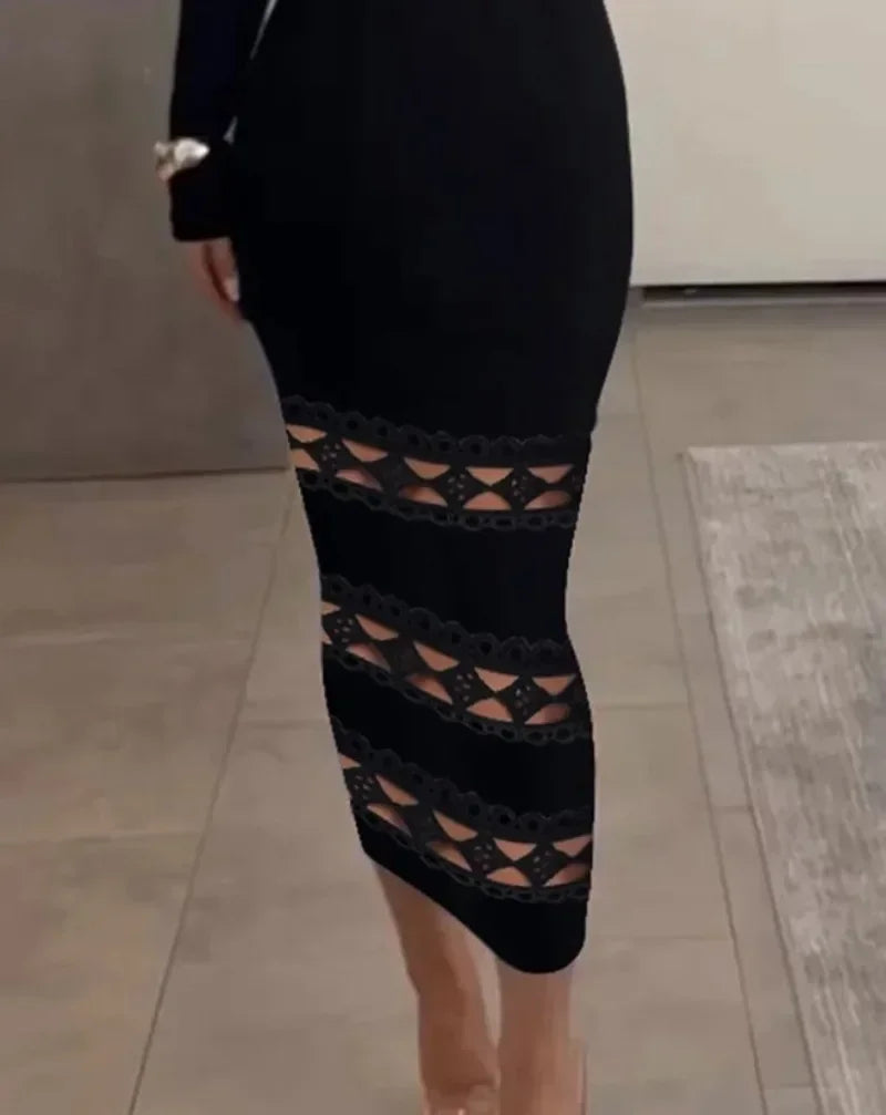 Vestido Midi Negro de Encaje con Hombros Descubiertos y Manga Larga.